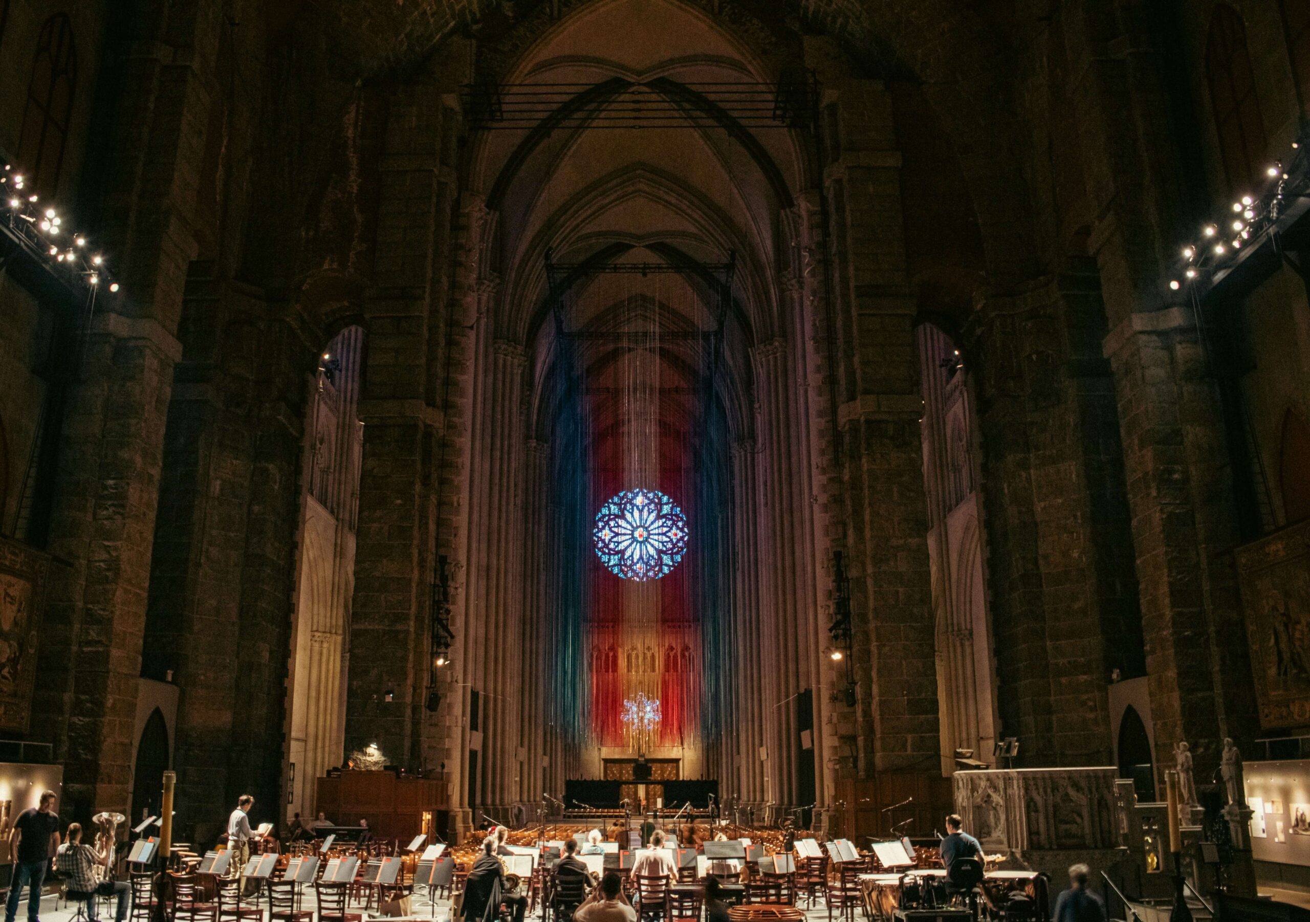 ensemble de musiciens qui jouent 22 chants pour des funérailles